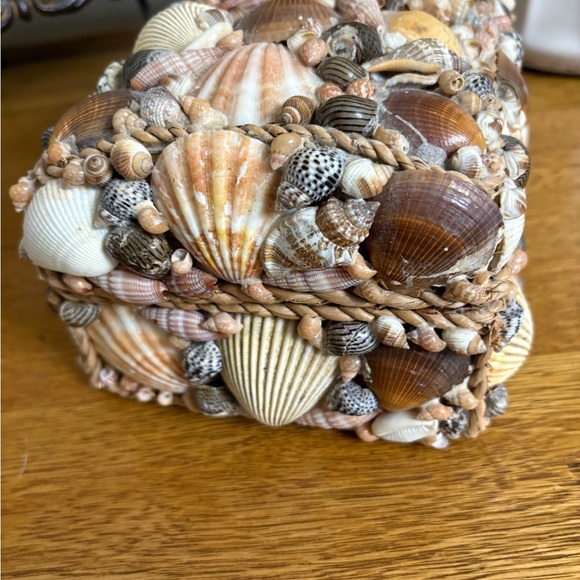 Vintage Shell Trinket Box - Picture 3 of 9